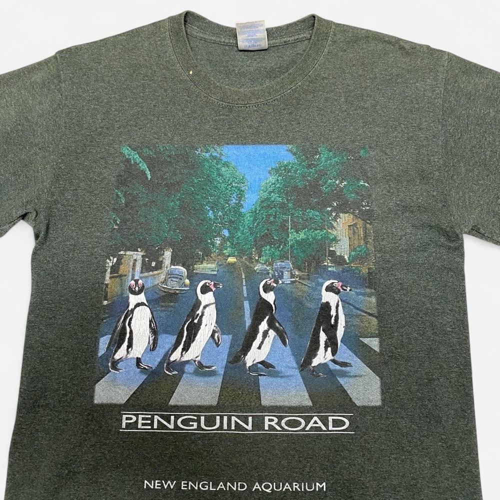 Y2K penguin road New England aquarium green Tshirt